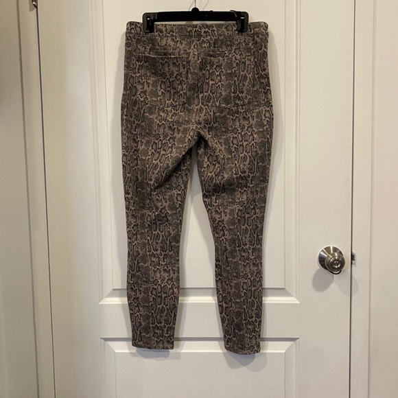 Spanx Jean-ish Snake Print Leggings - Picture 6 of 6